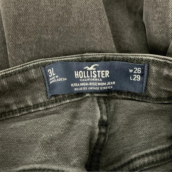 Hollister Black Ultra High Rise Mom Jean Size 3L - Picture 6 of 7